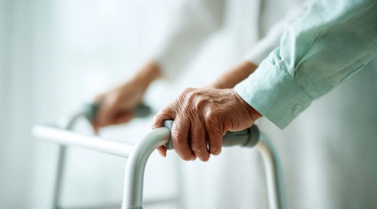 Operación de prótesis de cadera: tiempo de recuperación para volver a la normalidad